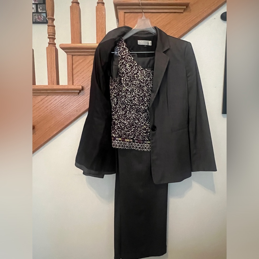 TAHARI Arthur S. Levine 3-piece Suit (10)